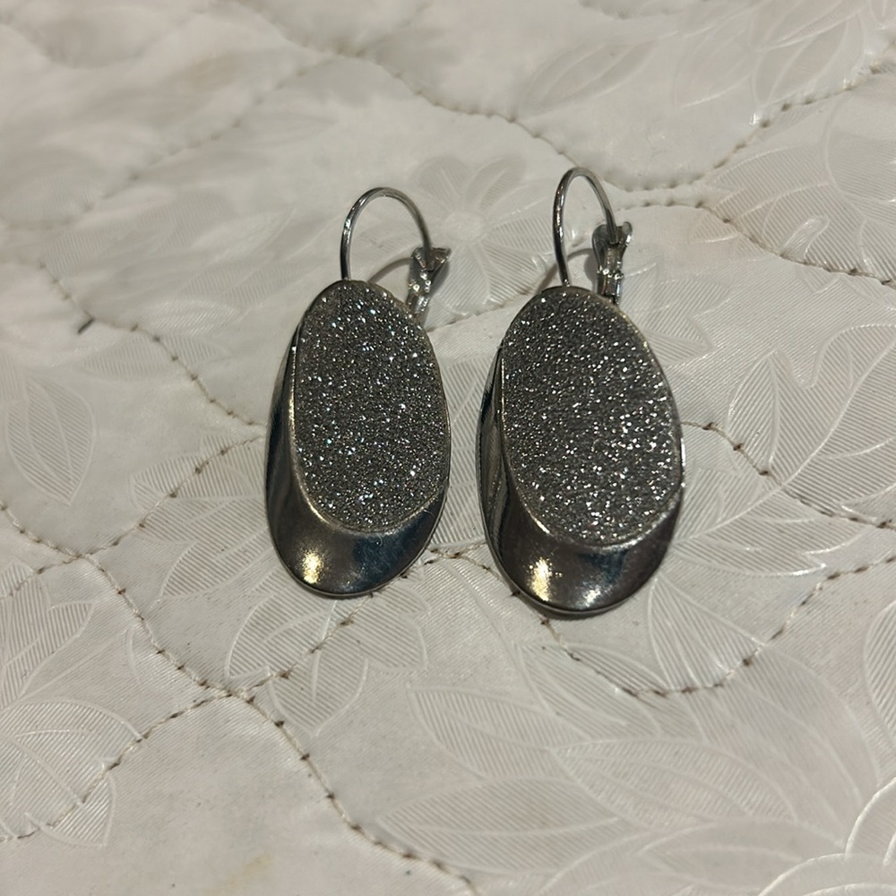 Very Sparkly Dangle Earrings - Picture 3 of 4